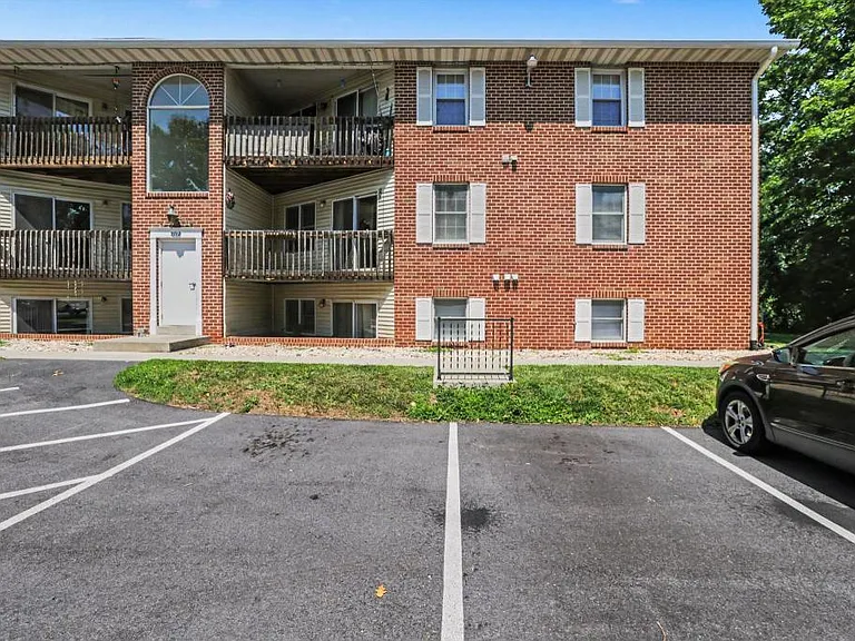 2712 Lisburn Rd — Photo 1