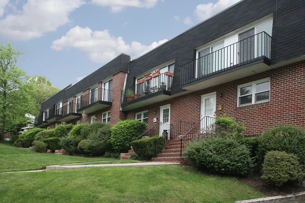 3 bed, 2000 sqft, $4,750 — Photo 1