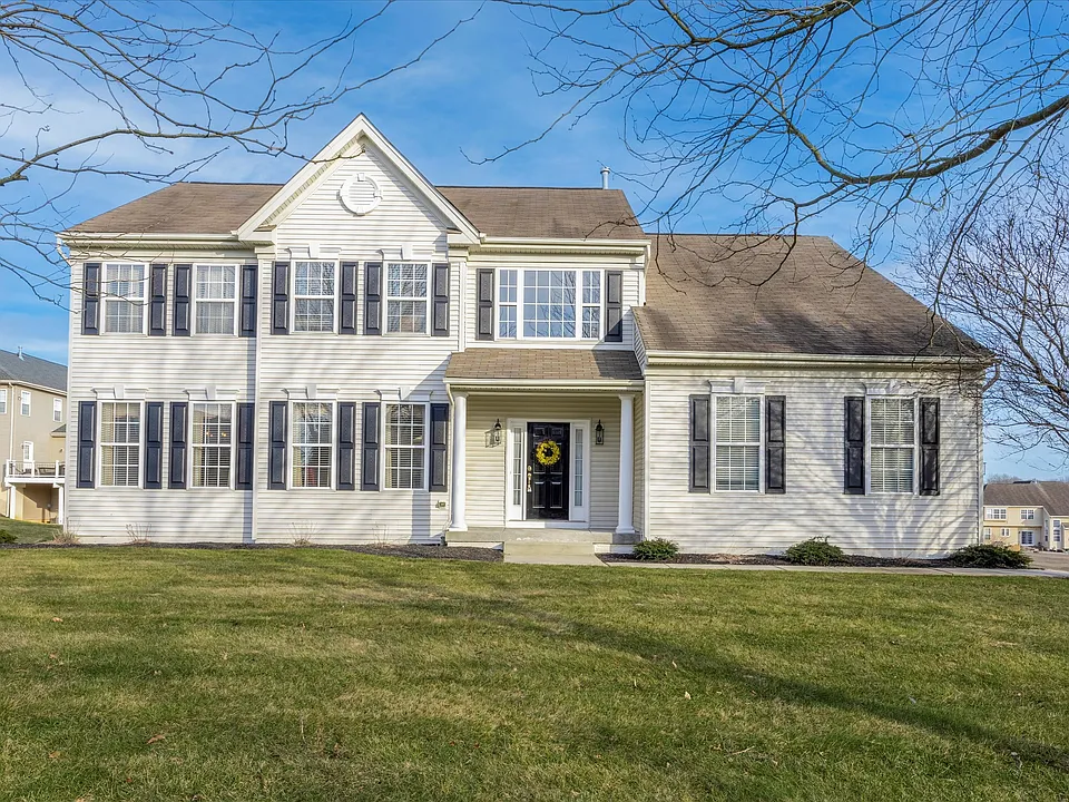 202 Honey Locust Dr