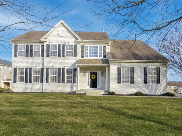 202 Honey Locust Dr, Avondale, PA 19311