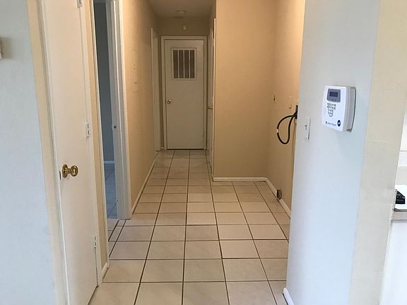 4th image of 4413/4415 Douglas Ln Unit 7