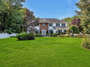 14 Gracie Ct, Bayport, NY 11705