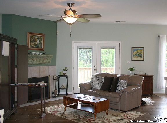 4th image of 218 Glade Dr