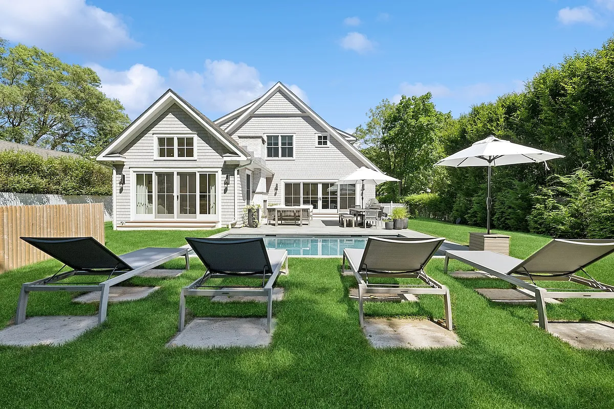 East Hampton Summer Oasis — Photo 1
