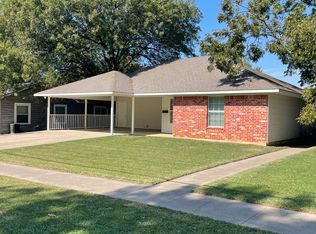 1415 Myrtle St, Gainesville, TX 76240