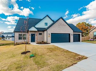 1015 Beau Ct, Cave Springs, AR 72718