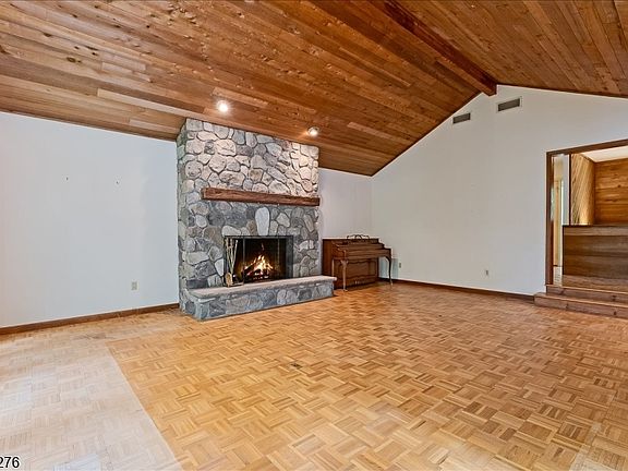 4th image of 37 Heather Ln