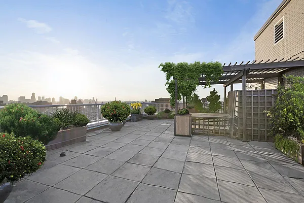 Sold by Compass | media 33