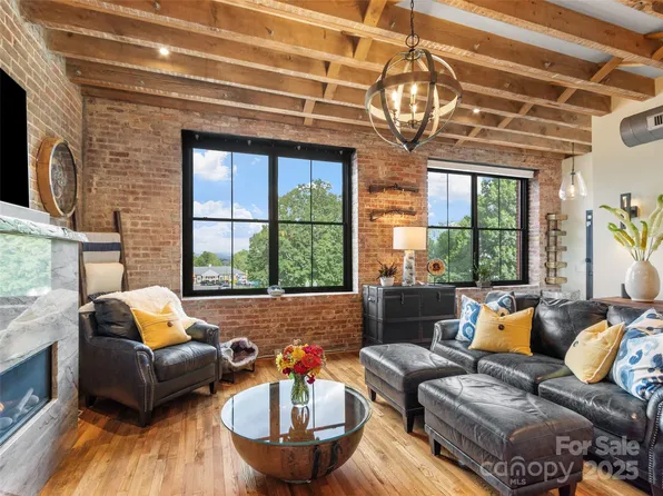 5 Town Sq Unit 204, Burnsville, NC 28714