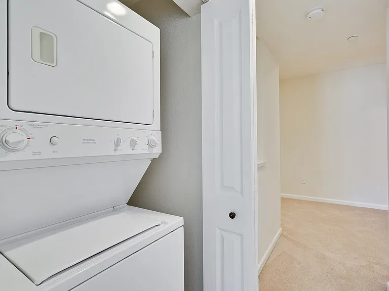Encinal Place Apartments — Photo 22