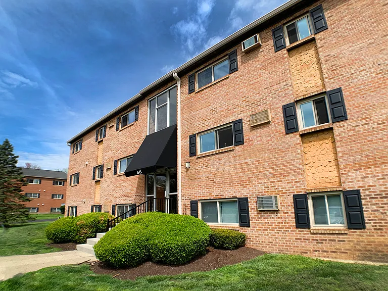 Crown Station Apartments — Photo 14