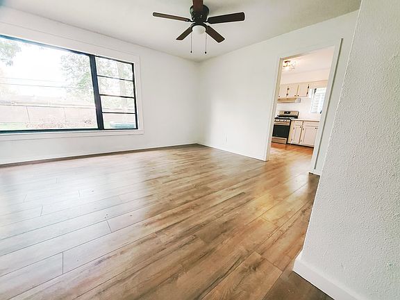 4th image of 233 Berkshire Ln