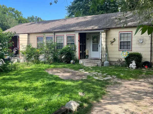 4041-4045 E Cessna Dr, Wichita, KS 67210