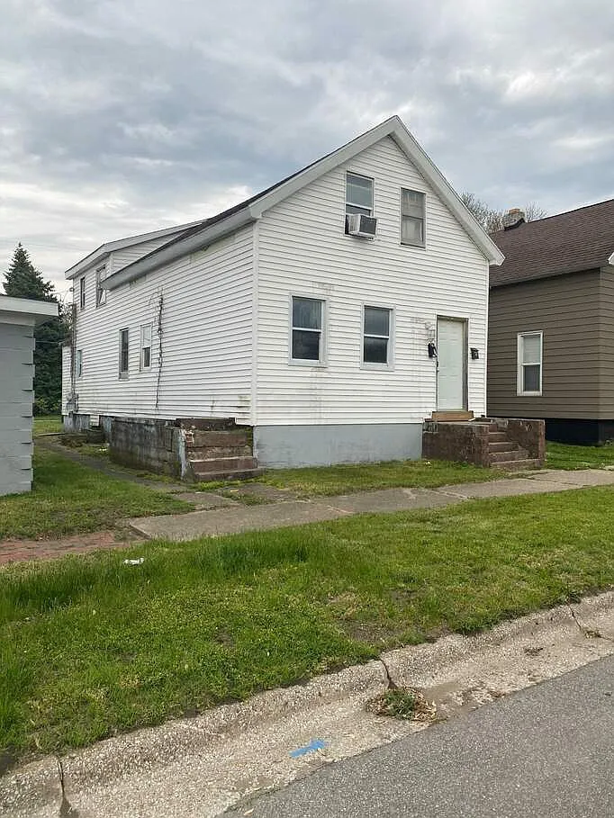 814 Elston St photo 1