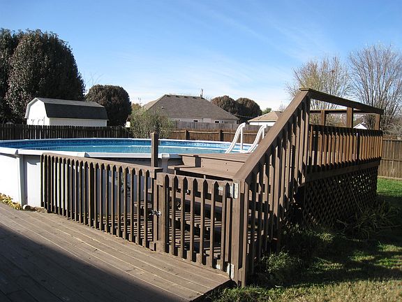 4th image of 102 Pinewood Dr