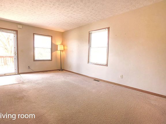 3rd image of 2576 Apple Valley Dr