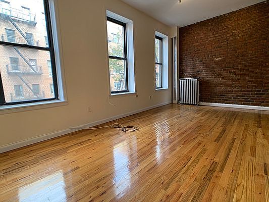 3rd image of 110 Saint Marks Pl APT 9