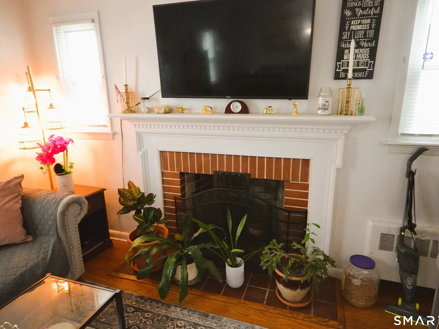 3 bed, 1.0 bath, 1094 sqft, $3,600 — Photo 3