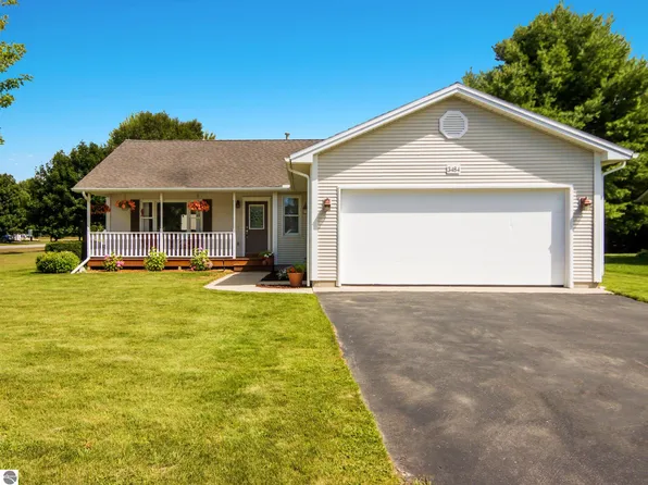 3484 E Colonial Dr, Traverse City, MI 49685