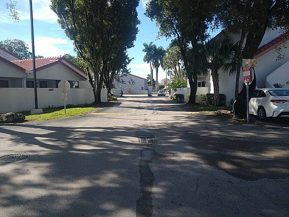 4th image of 204-11 7525sw153 Pl