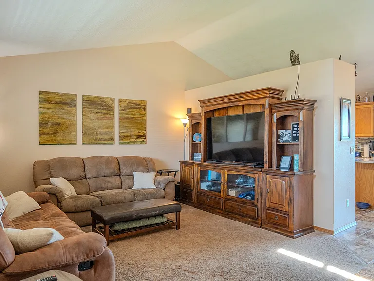 3925 N Graphite Ct — Photo 4
