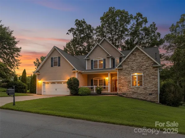 9 Foggy Glen Dr, Arden, NC 28704