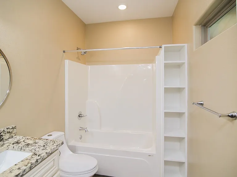 411 Johnson St — Photo 14