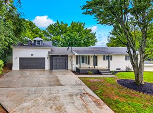 1712 Goddard Ln, Dandridge, TN 37725