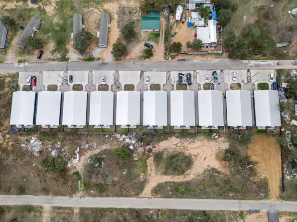 870-872 Waco, Kingsland, TX 78639