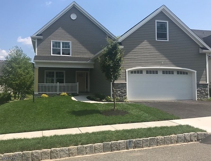 1st image of 89 BLUFFS CT