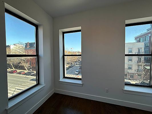 1st image of 156 Quincy St #2F