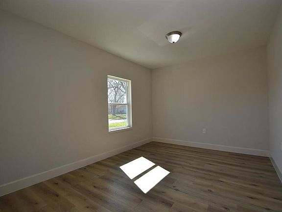 3rd image of 2405 Camille St