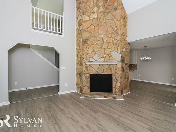 3rd image of 7185 Stonecreek Dr