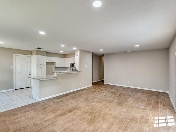 4th image of 517 Livingston Dr