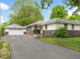 618 Park Valley Dr E, Hopkins, MN 55343
