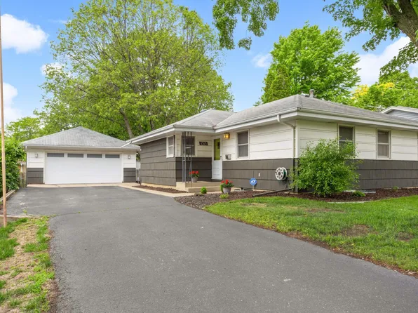 618 Park Valley Dr E, Hopkins, MN 55343