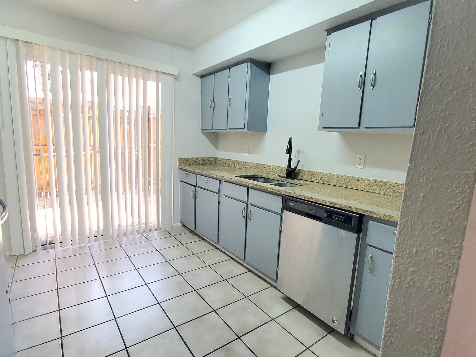 2 bed, 1053 sqft, $1,595 — Photo 3