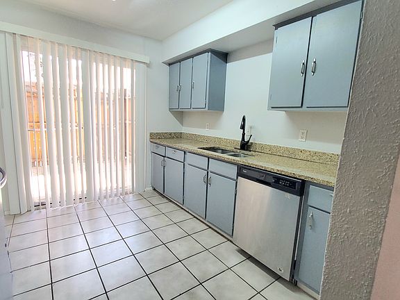 3rd image of 8081 Meadow Rd APT 122