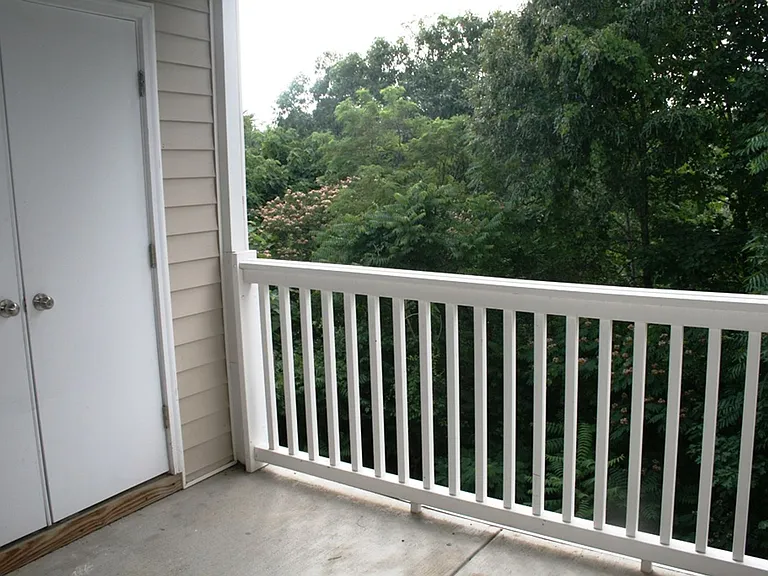 300 Riverbend Dr #2B — Photo 6