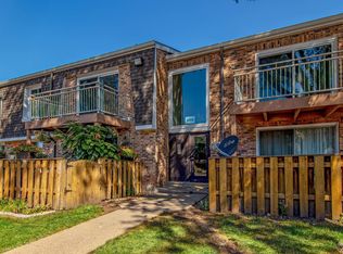 4608 Euclid Ave APT 2B, Rolling Meadows, IL 60008