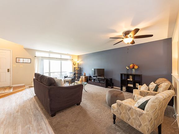 3rd image of 4074 Newport Ln