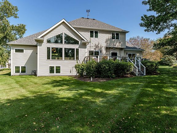 3rd image of 45 Glen Abbey Dr