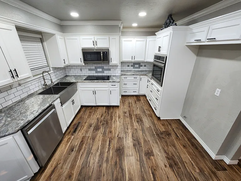204 S Morrison Dr — Photo 8