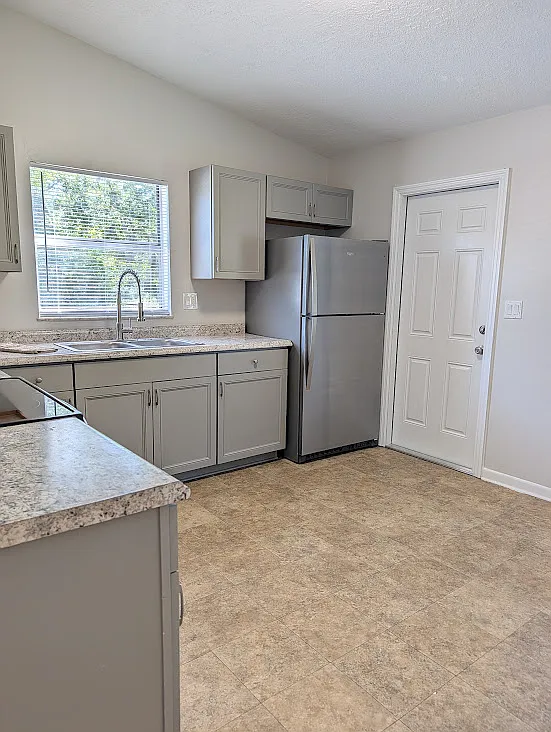 1821 Georgianna St — Photo 3