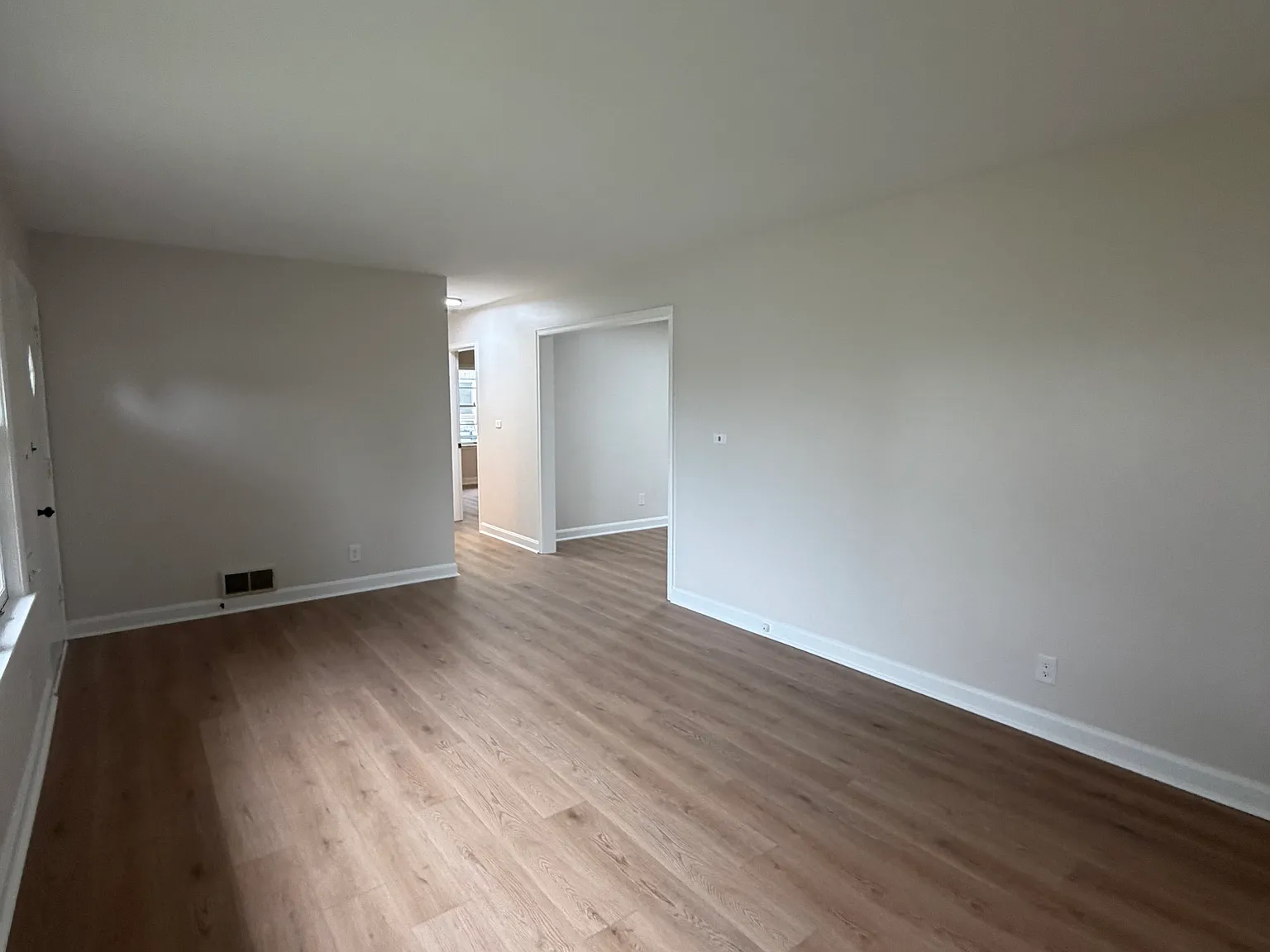 2 bed, 1000 sqft, $1,600 — Photo 4