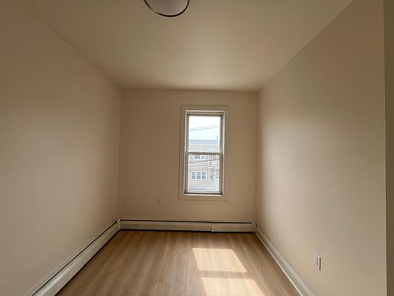 5th image of 21 E 16th St #26E