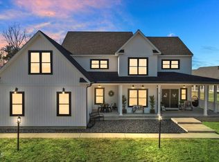 8 Fox Hen Dr, Averill Park, NY 12018