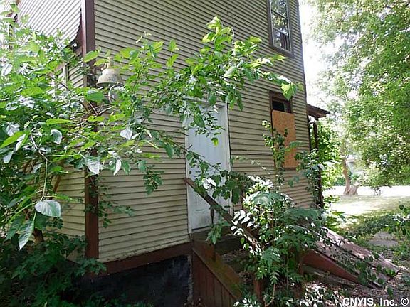 5th image of 132 W Borden Ave