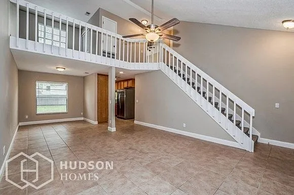 3 bed, 3.0 bath, 1721 sqft, $2,425 — Photo 3