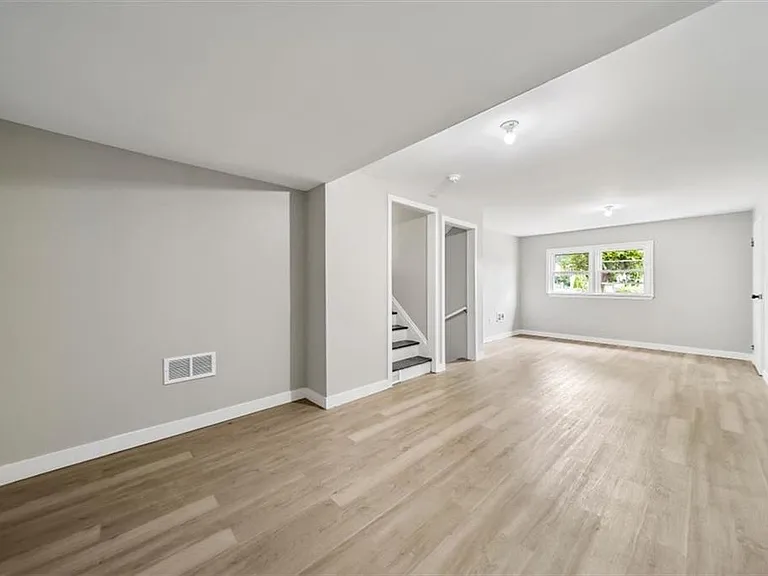 3 Mid Oaks Dr — Photo 4